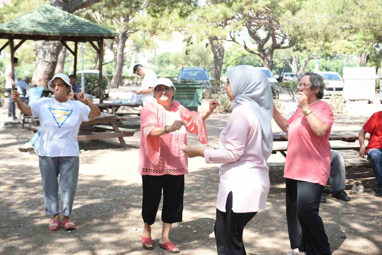 Huzurevi sakinleri Sarısu'da piknik yaptı