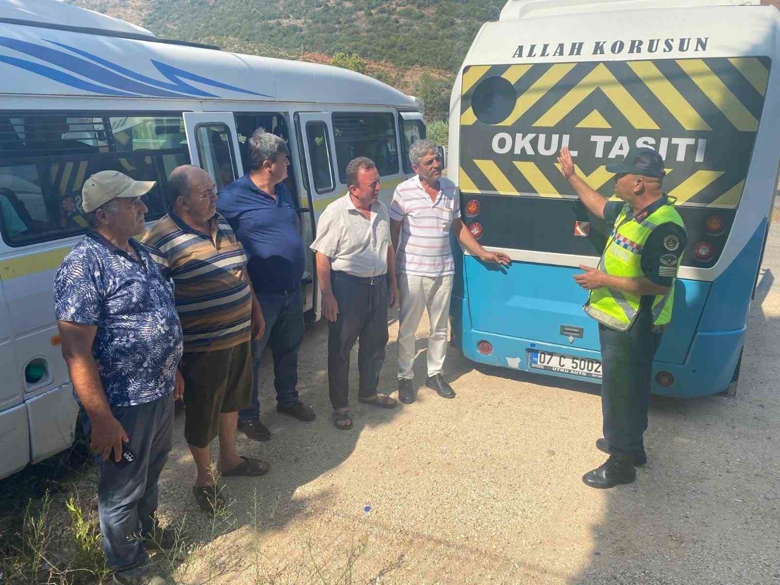Jandarma Gazipaşa'da okul servislerini denetledi