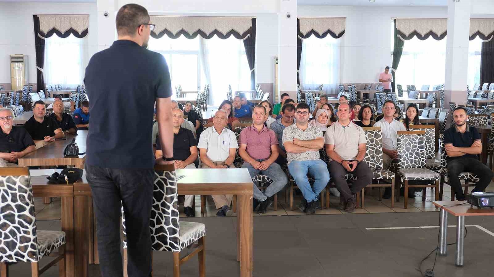 Kemer Belediye personeline afet eğitimi