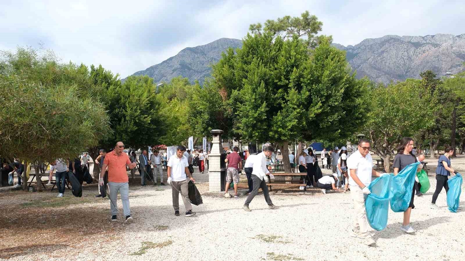 Kemer Belediyesinden Dünya Temizlik Günü etkinliği