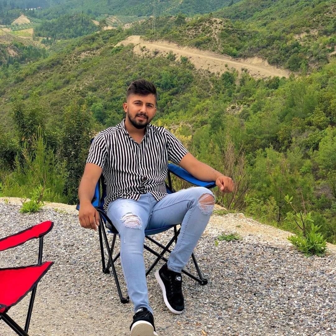Kontrolden çıkan motosiklet metrelerce sürüklenerek iki genci hayattan kopardı