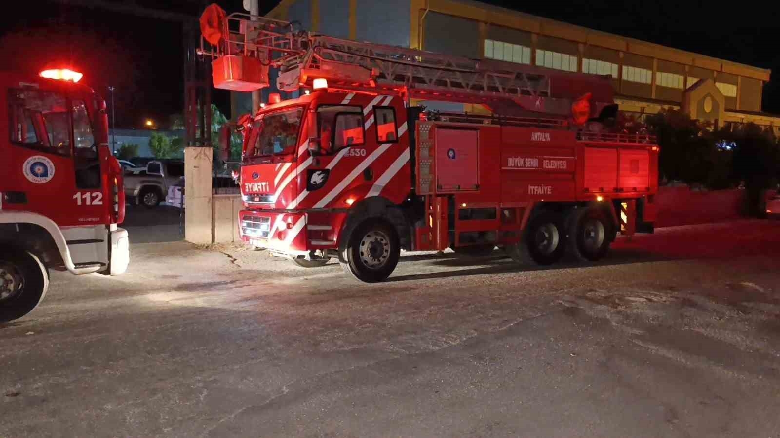 Manavgat Gençlik Merkezi'nde yangın paniği