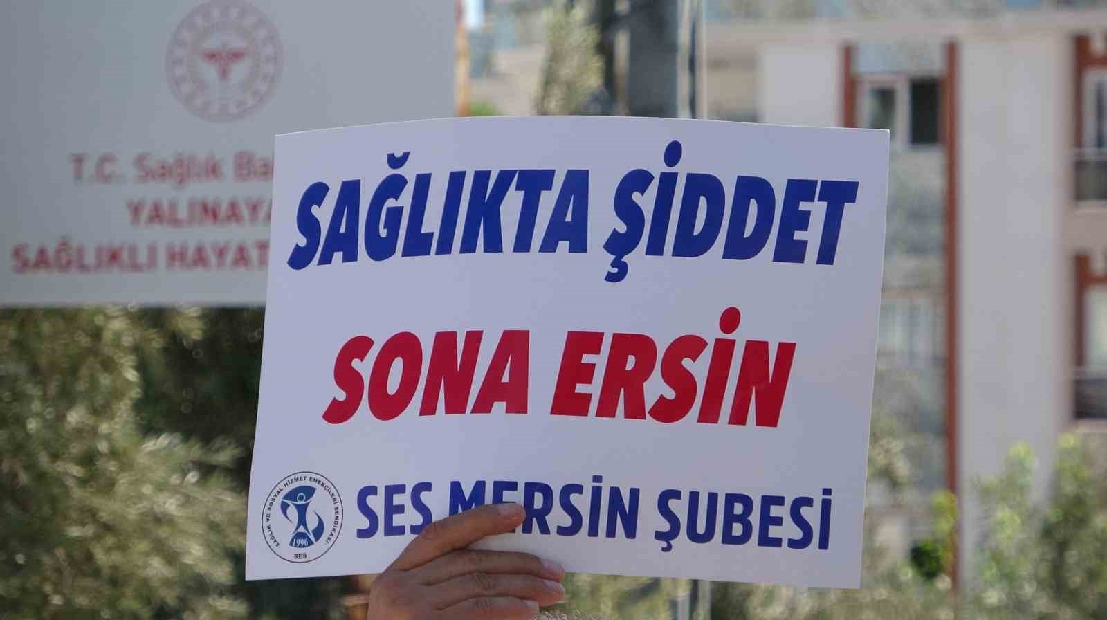 Mersin'de hemşire ve doktorun darp edilmesi protesto edildi
