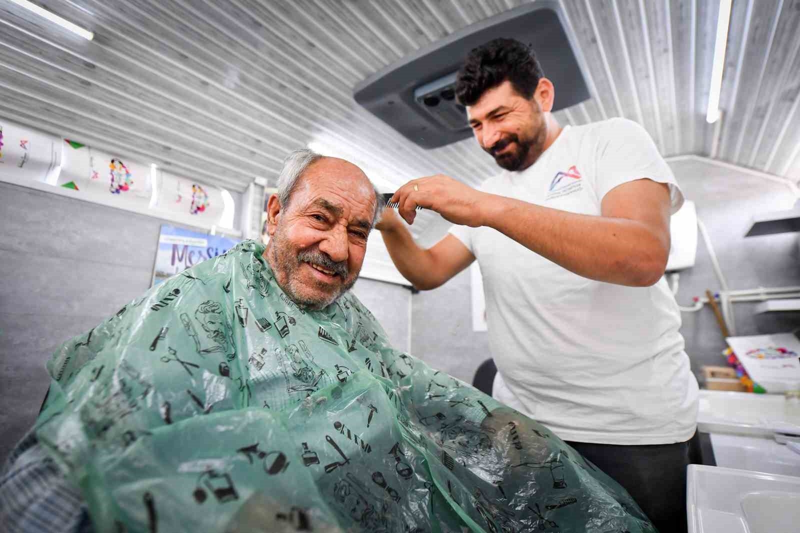 Mersin'de mobil kuaför aracı 4 yıldır hizmet veriyor