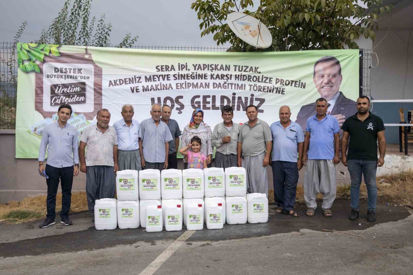 Mersin'de üreticilere 'Akdeniz meyve sineği' ile mücadele desteği