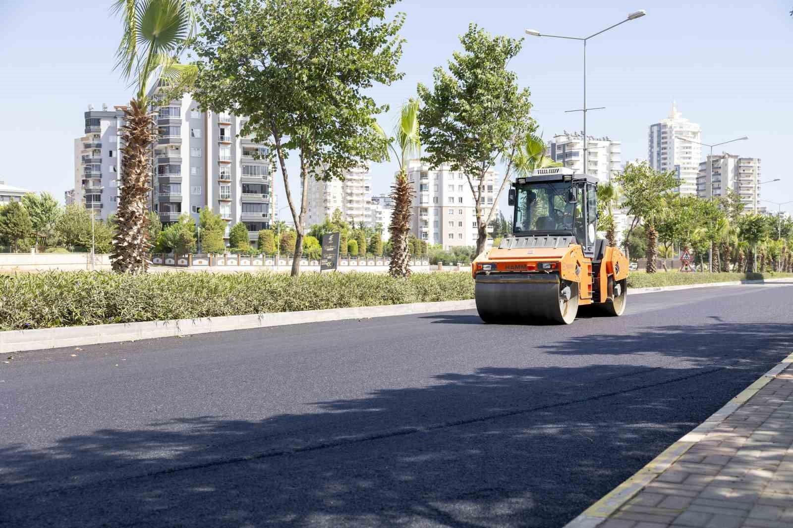 Mersin'de yol yenileme çalışmaları sürüyor