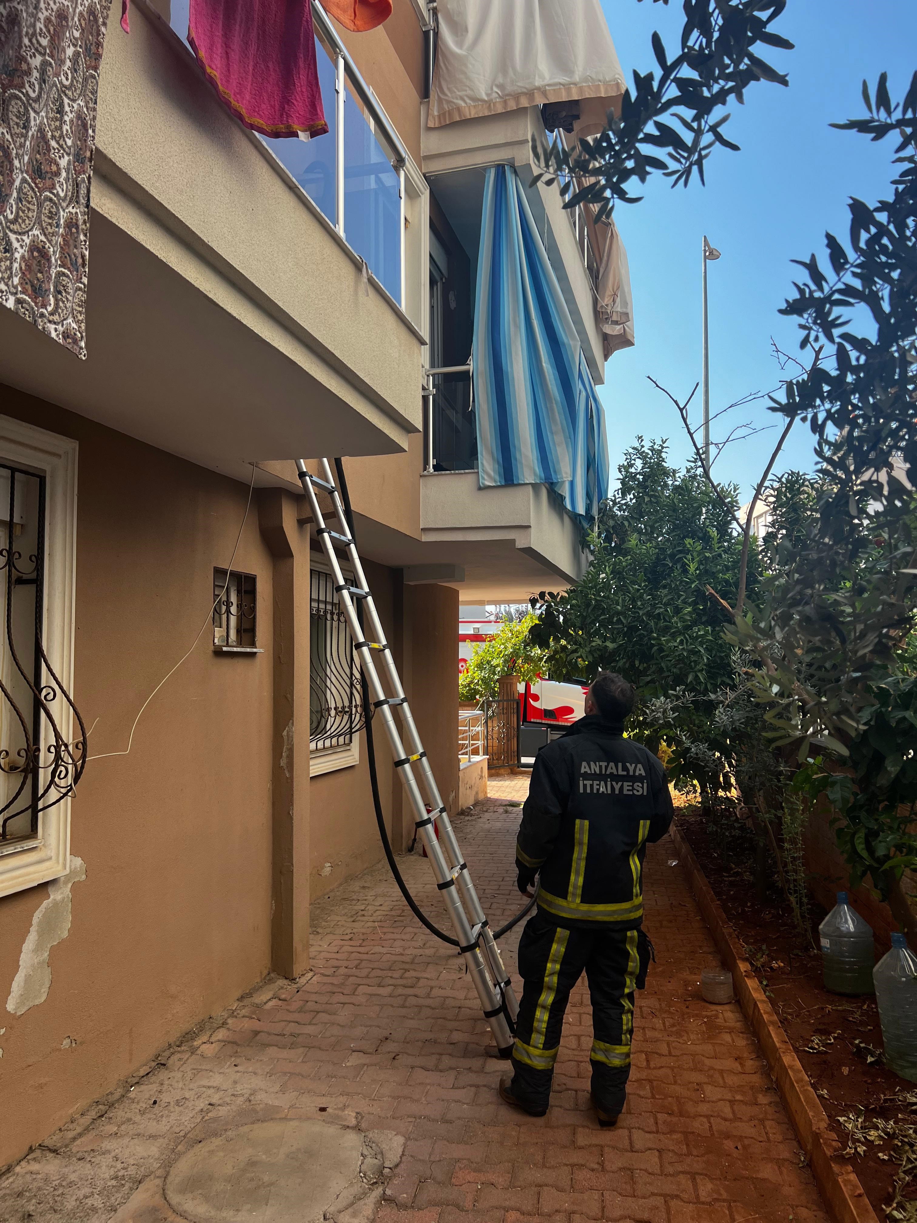 Ocakta unutulan yemek itfaiyeyi alarma geçirdi