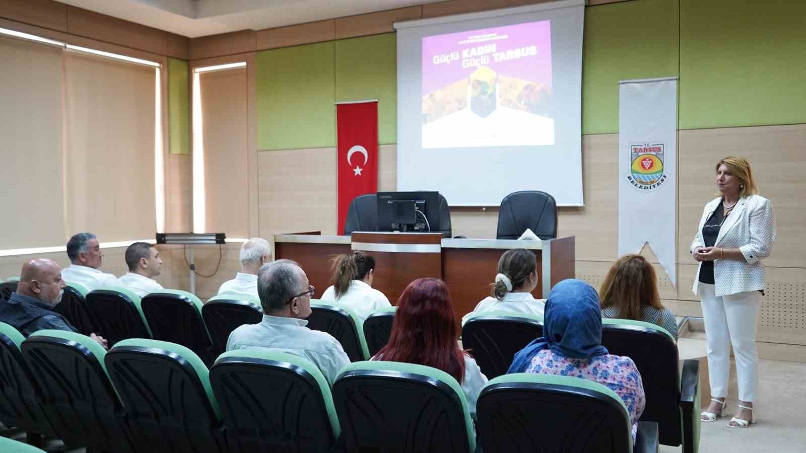 Tarsus'ta belediye meclis üyeleri 'kadına yönelik şiddet' konusunda bilgilendirildi