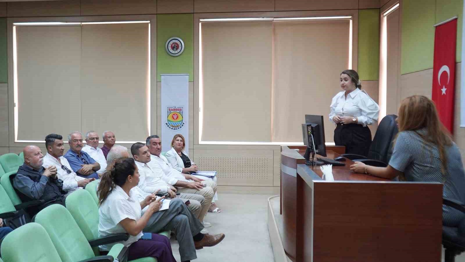 Tarsus'ta belediye meclis üyeleri 'kadına yönelik şiddet' konusunda bilgilendirildi