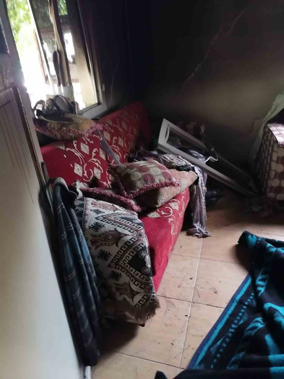 Yanan evde yaşlı kadının cesedi bulundu