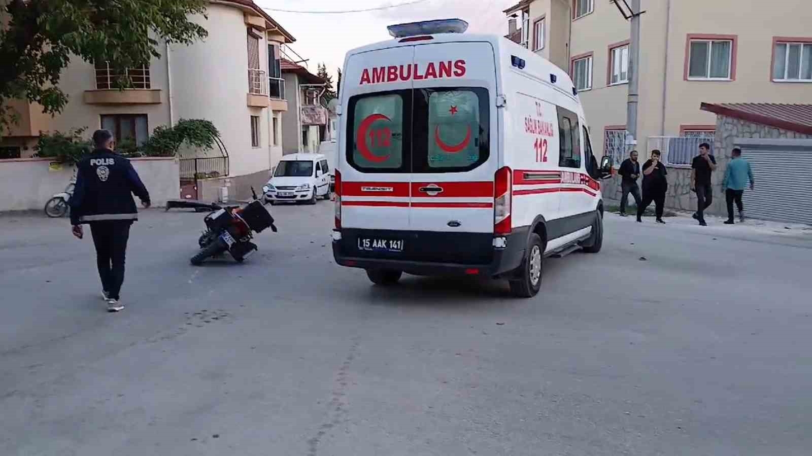 15 yaşındaki çocuğun kullandığı otomobil motosiklet ile çarpıştı: 1 yaralı