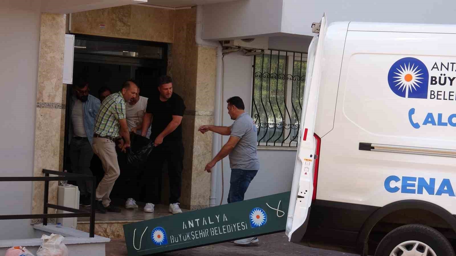 Ağabeyinin ölüm haberini alan kardeş gözyaşlarına boğuldu