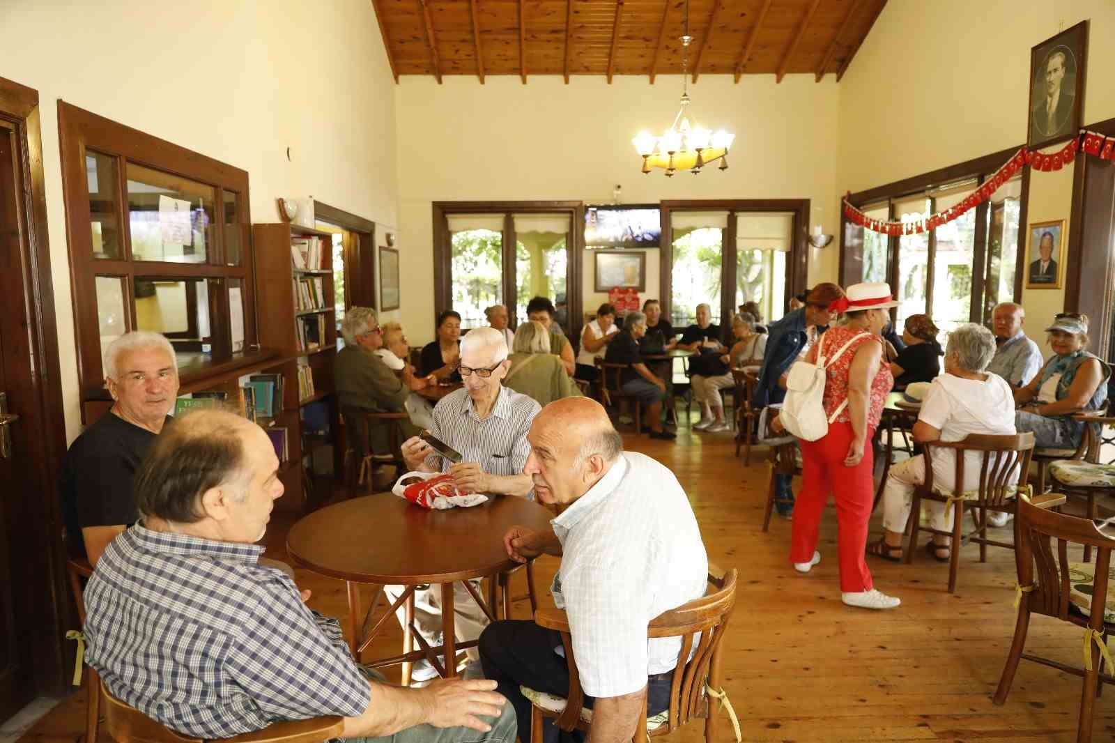Alanya Belediyesi Dünya Yaşlılar Günü'ne özel gezi düzenledi