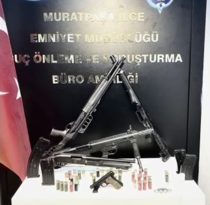 Antalya'da 4 farklı adrese eş zamanlı silah operasyonu: 4 gözaltı