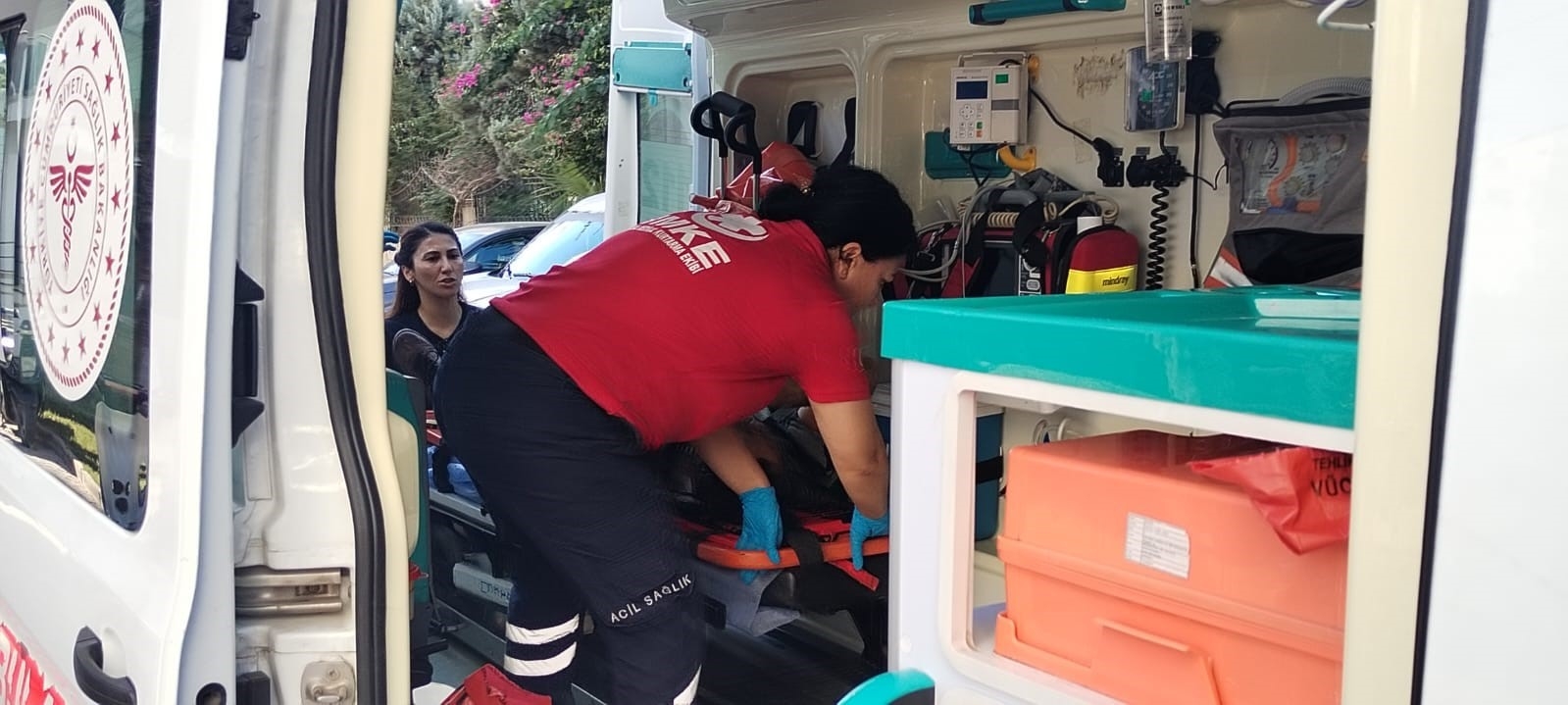 Antalya'da inşaat iskelesi çöktü: 2 işçi yaralandı
