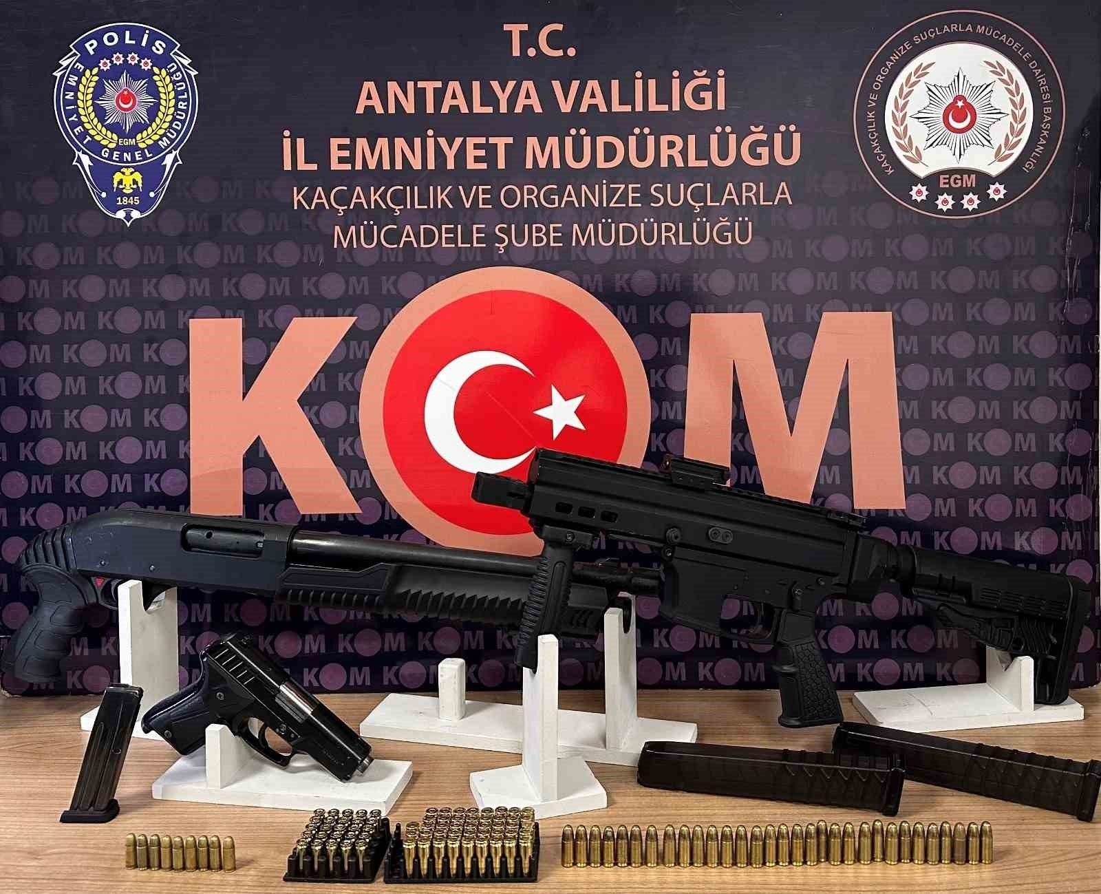 Antalya'da kaçak silah operasyonu: 1 kişi tutuklandı
