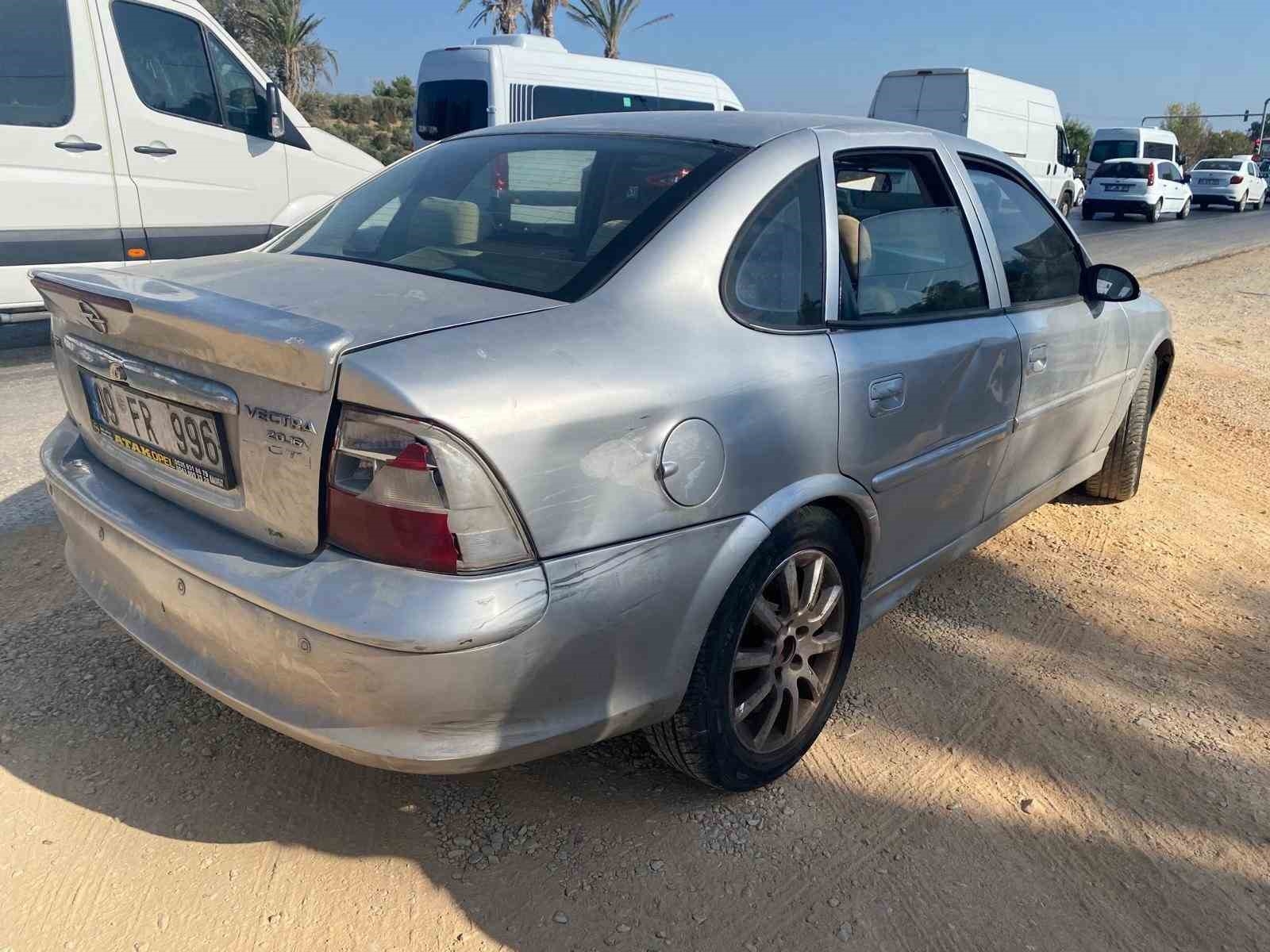 Antalya'da motosiklet ve otomobil çarpıştı: 1 yaralı