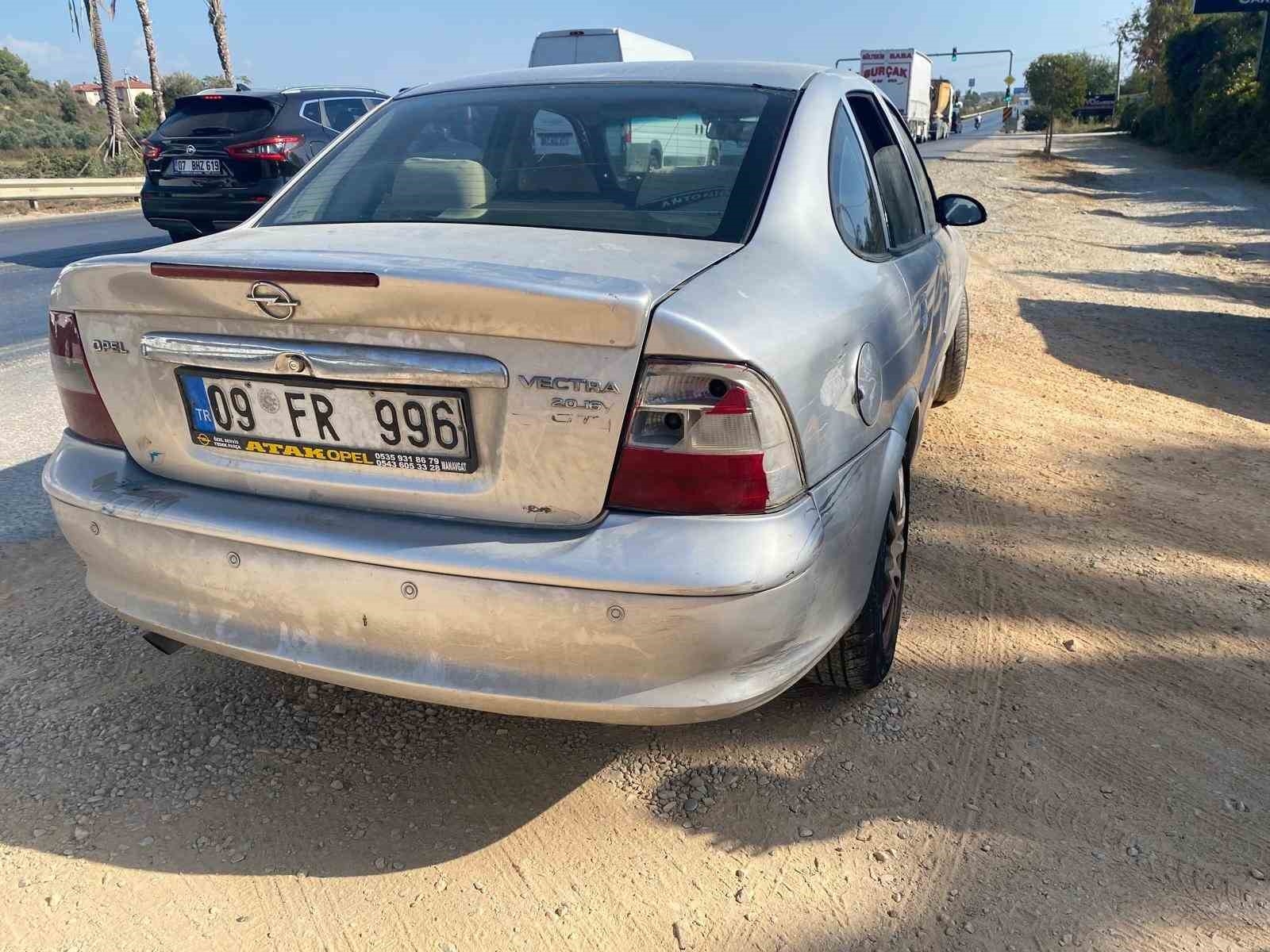 Antalya'da motosiklet ve otomobil çarpıştı: 1 yaralı