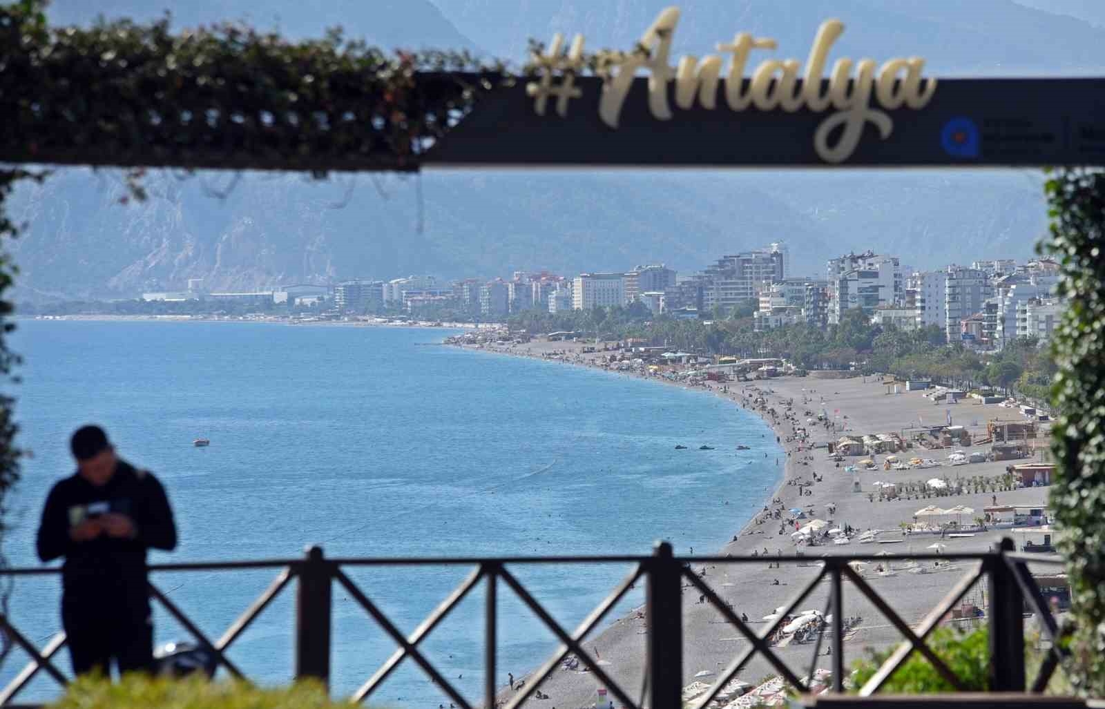 Antalya'dan ekim sonunda yaz ayı tadında 'kıskandıran' görüntüler