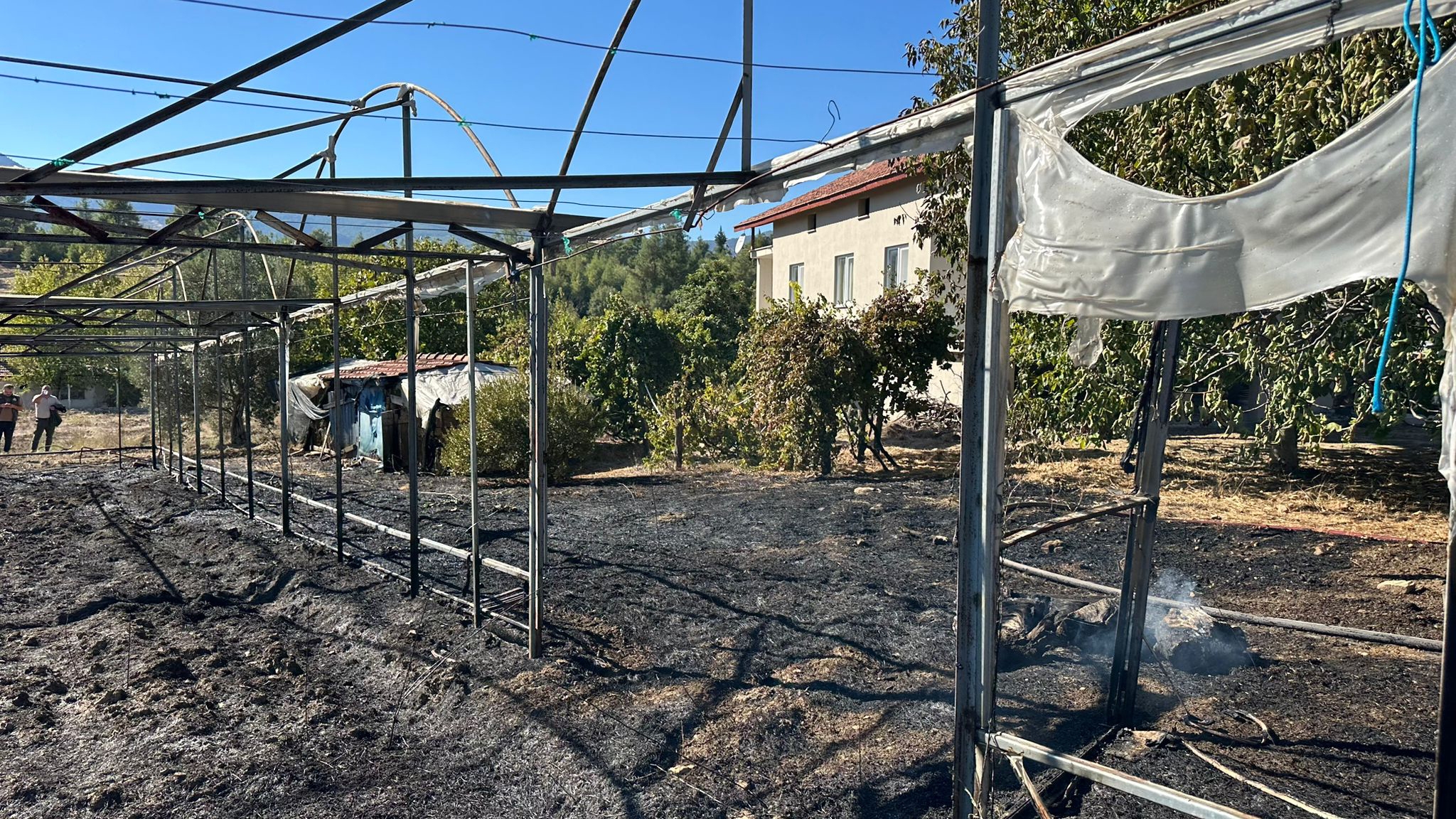 Arazi yangını büyümeden söndürüldü