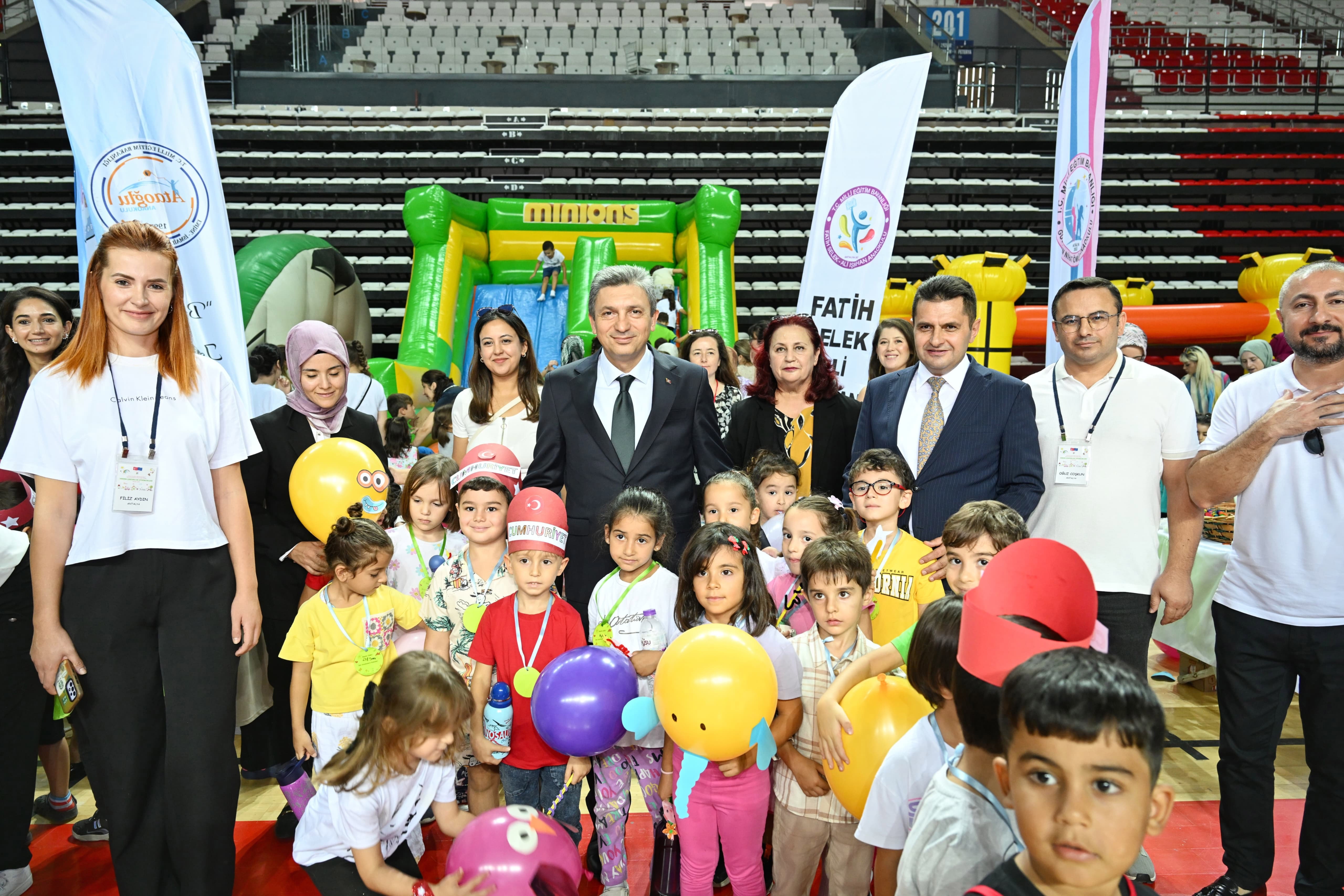 Bakanlık projesi Antalyalı çocuklara mutluluk kaynağı oldu
