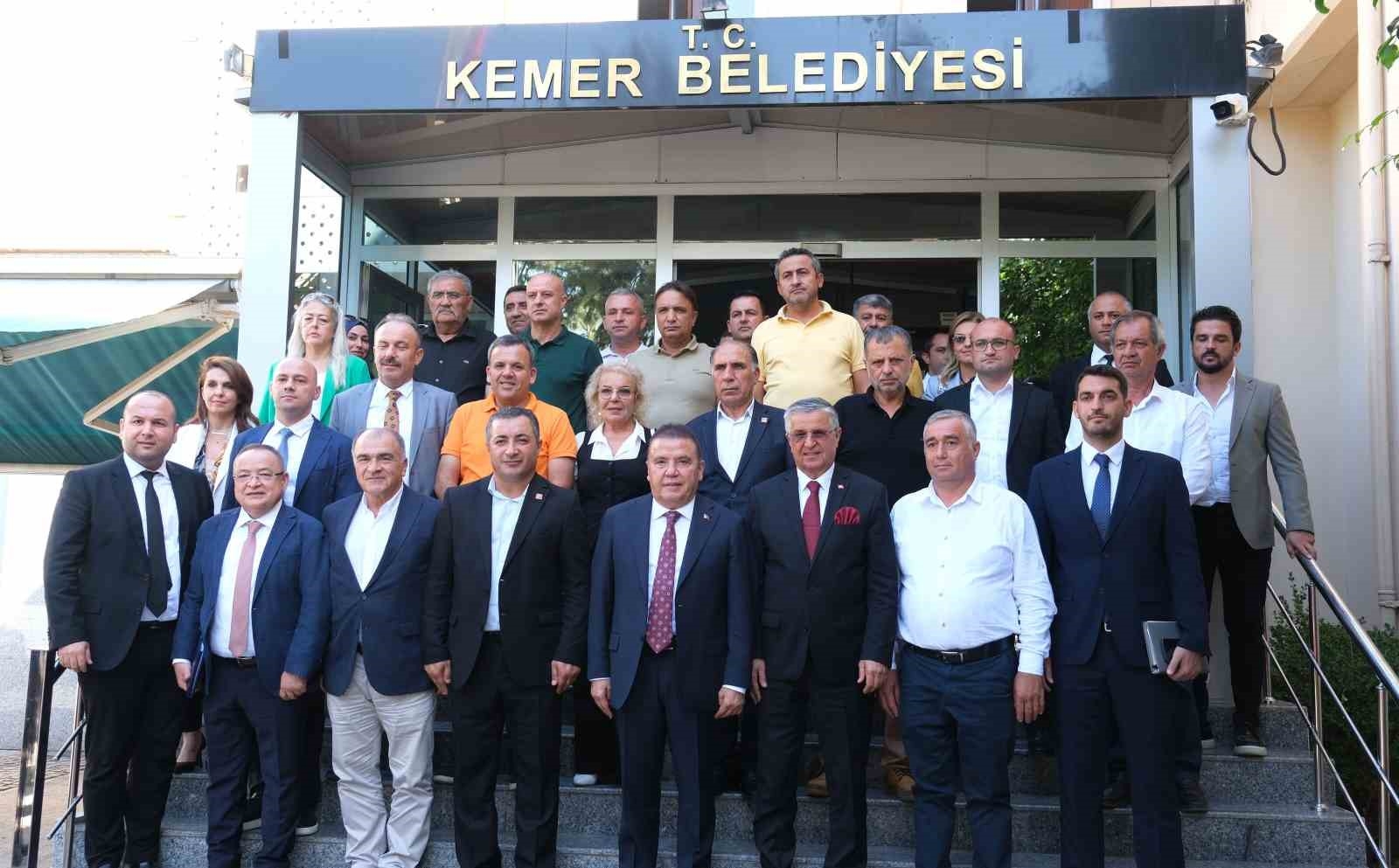 Başkan Böcek: "Necati Hocamın çalışmalarını takdirle karşılıyorum"
