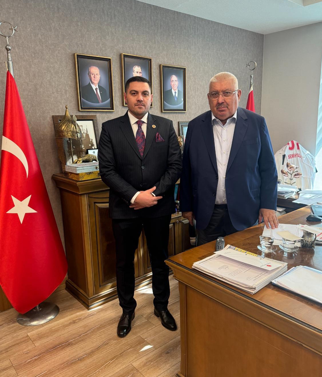 Burdur MHP'de, 8 ilçe başkanı istifa etti