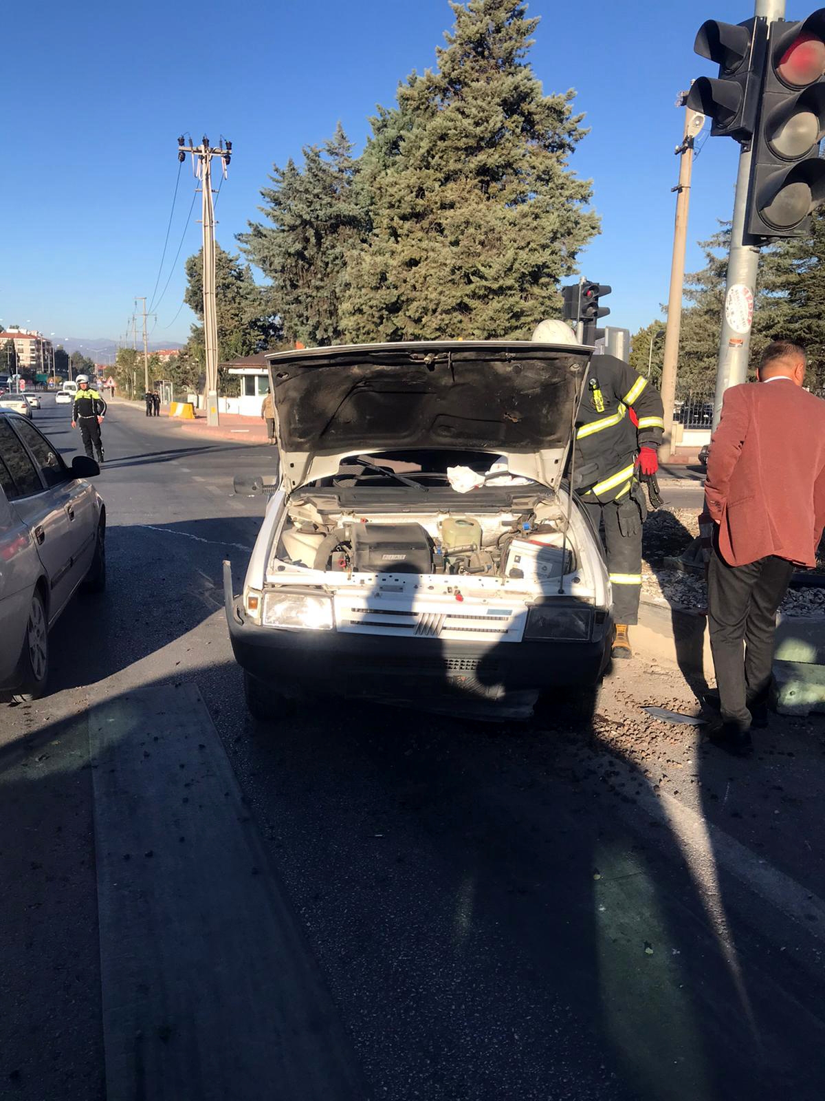 Direğe çarpan otomobilin sürücüsü yaralandı