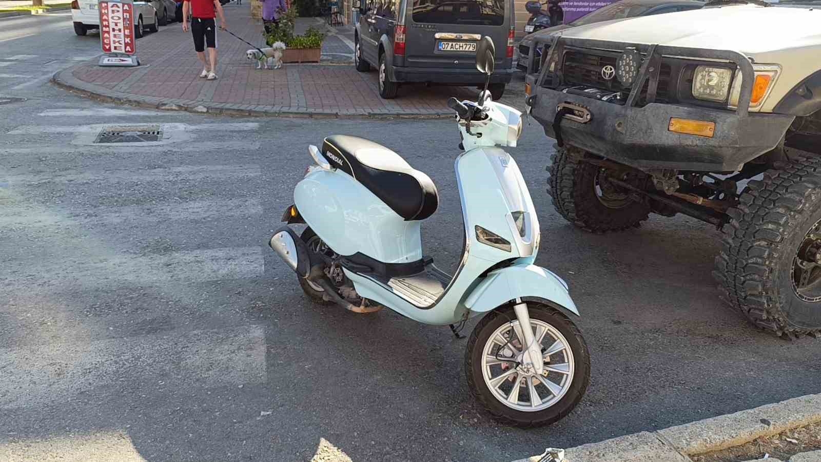 Elektrikli bisiklet ile ticari taksi çarpıştı: 1 yaralı