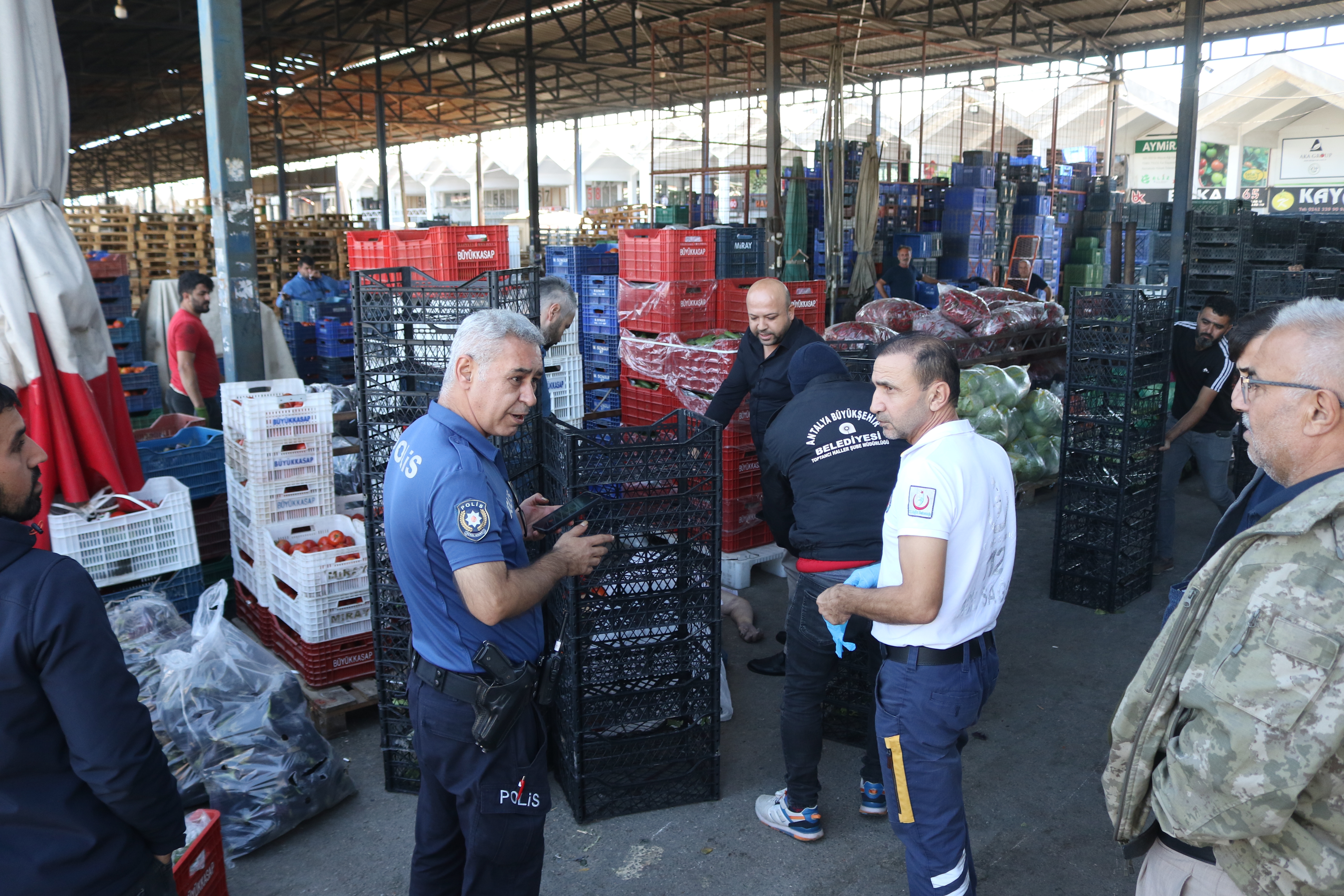 Halde hayatını kaybetti, etrafı domates kasalarıyla kapatıldı