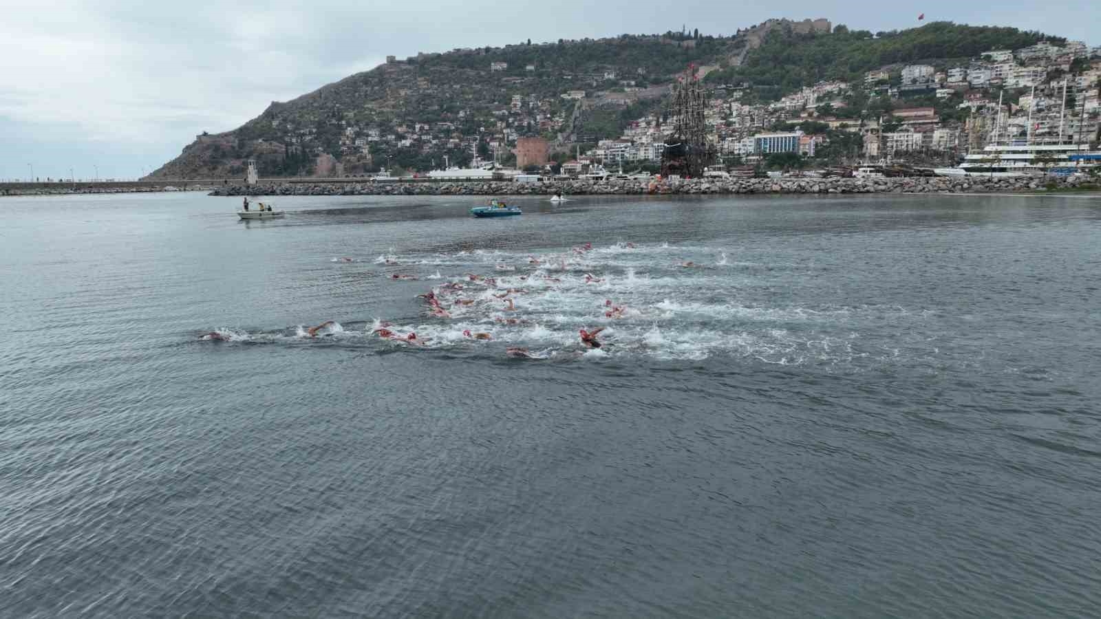Halk Triatlonu 33. Alanya Uluslararası Triatlon Yarışması'yla geri dönüyor