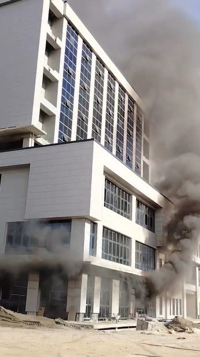 Hastane inşaatında korkutan yangın