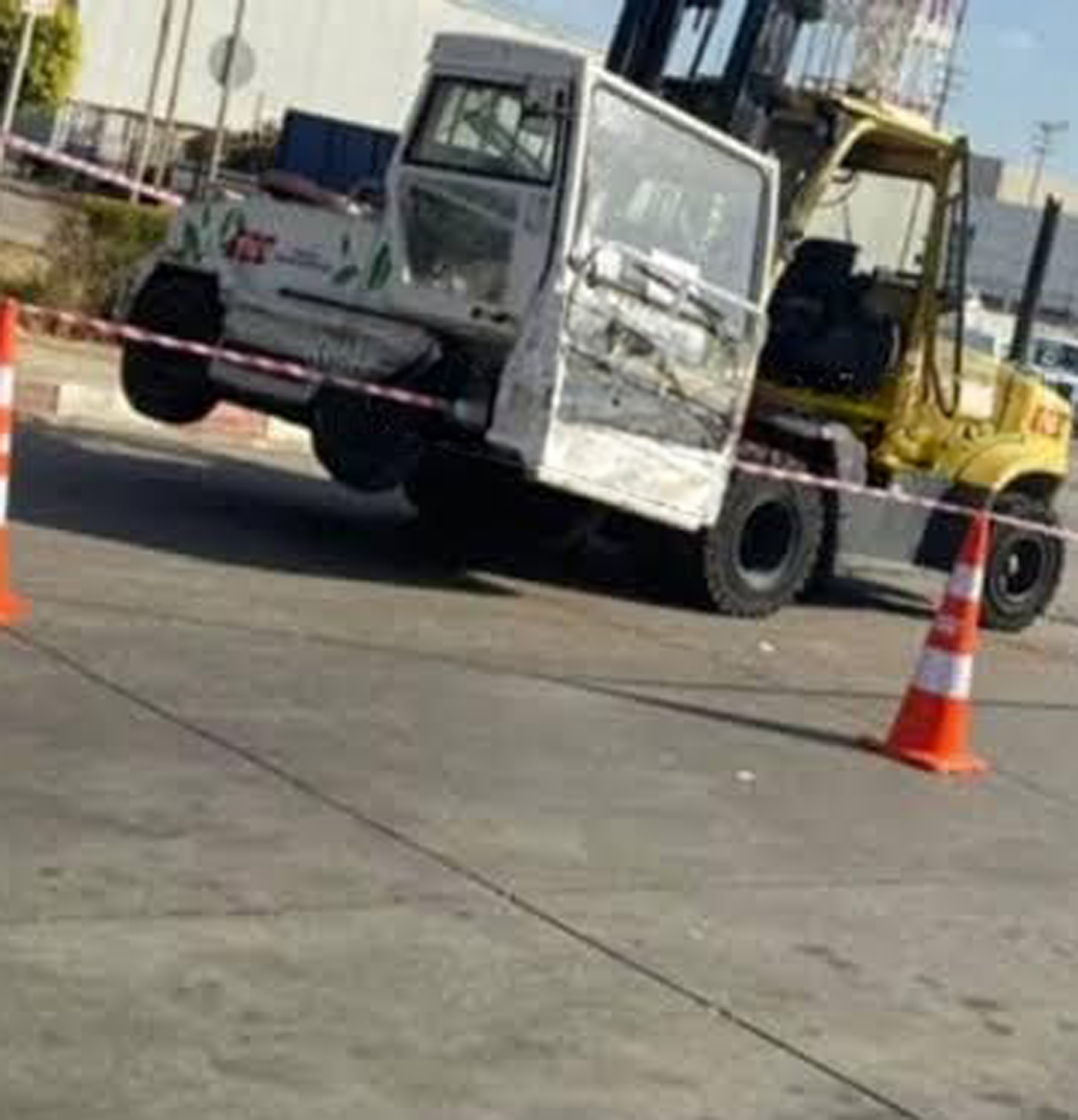 Havalimanında forkliftin çarptığı kadın ağır yaralandı