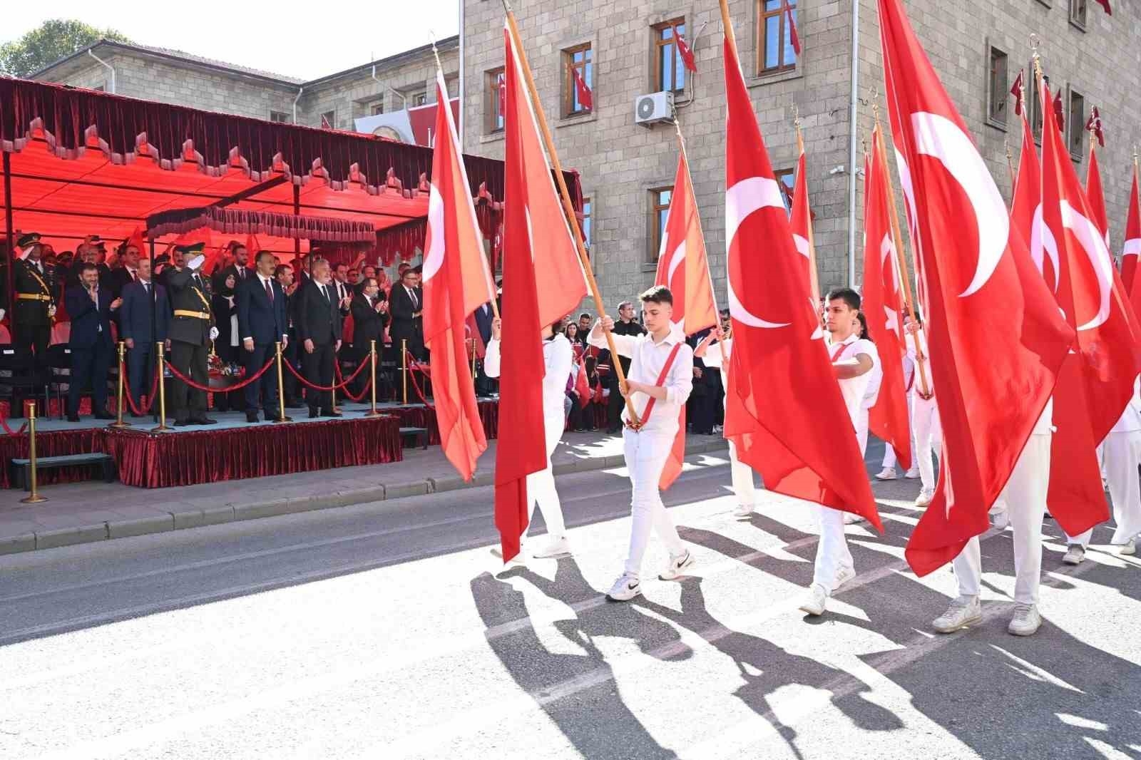 Isparta'da Cumhuriyetin 101'inci yılı coşkuyla kutlandı