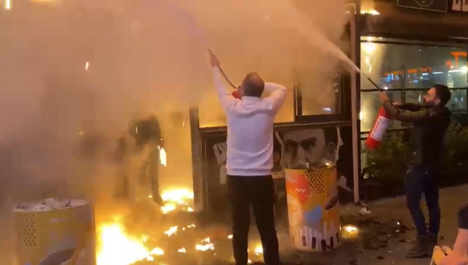 Isparta'da korkutan yangın: 5 katlı eğlence merkezi alev alev yandı