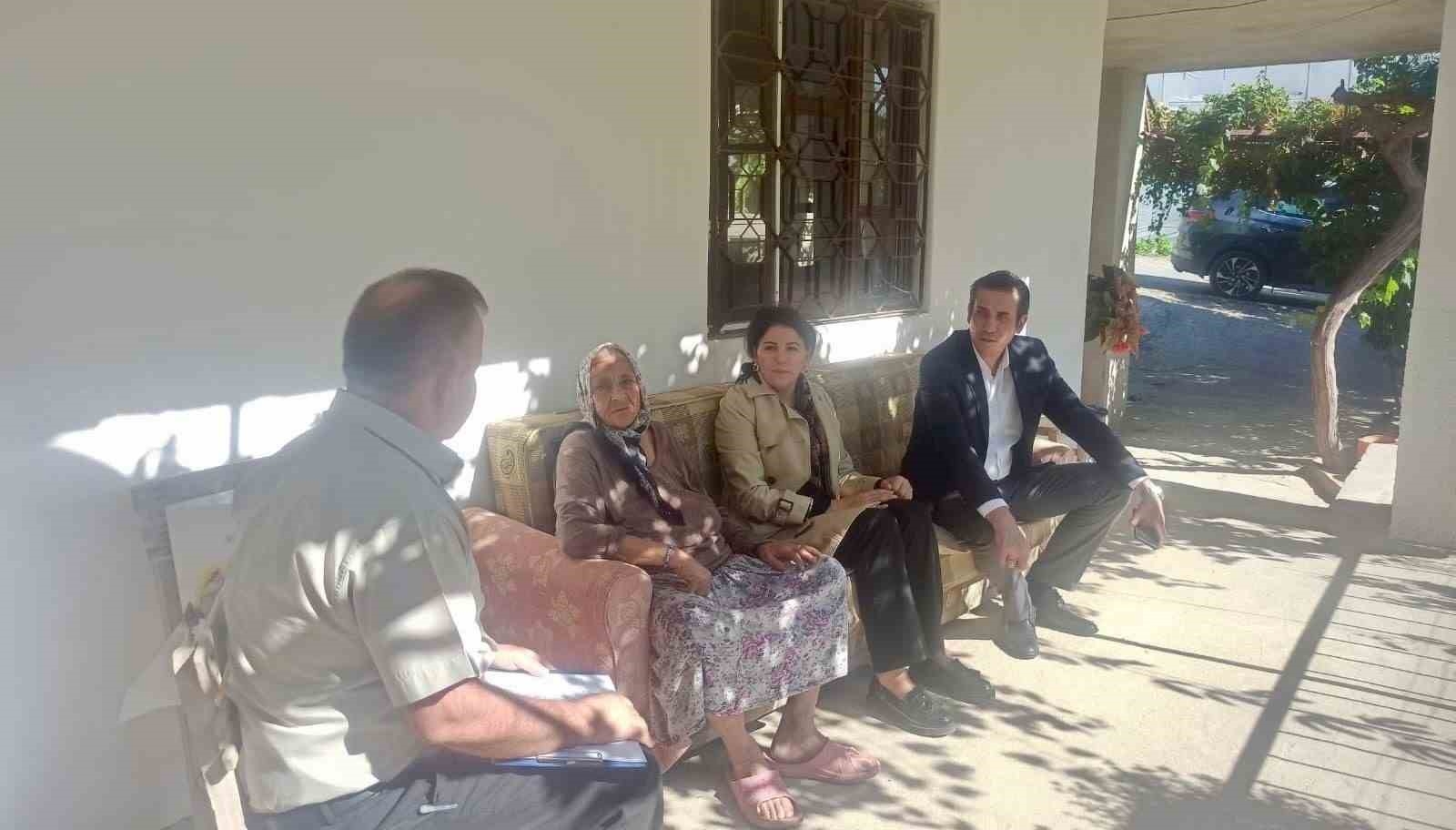 Kaymakam Topsakaloğlu yaşlıları yalnız bırakmadı