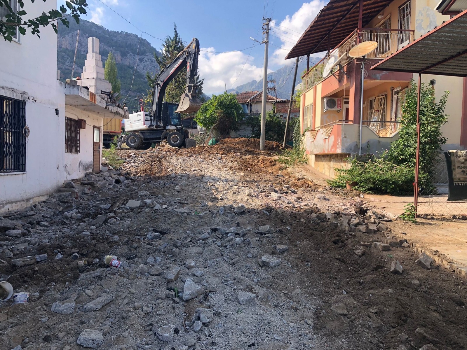 Kemer'de altyapı çalışmaları sürüyor