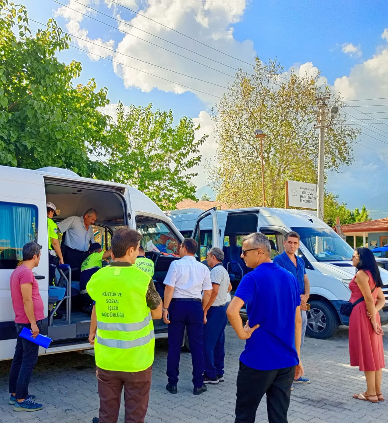 Kemer'de servis araçlarına sıkı denetim
