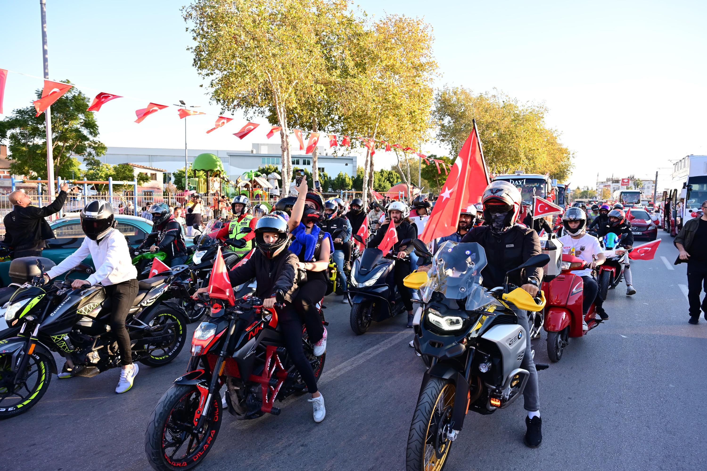 Kepez'den Cumhuriyet'in 101. yılına özel kortej