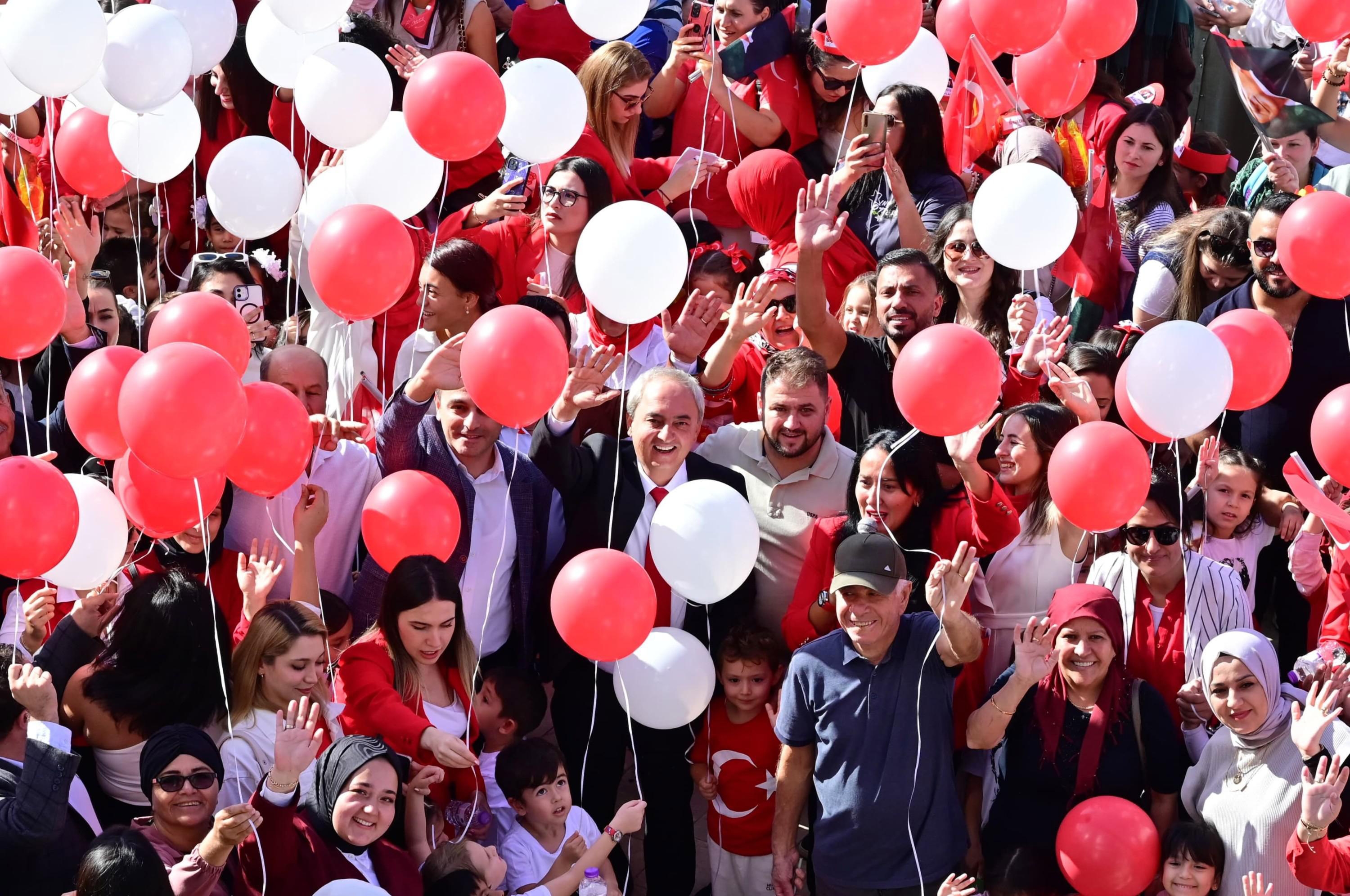 Kepezli miniklerin Cumhuriyet coşkusu