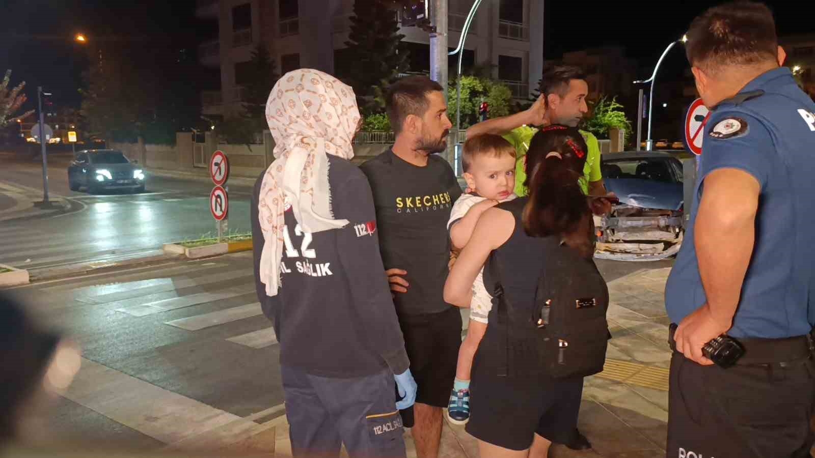 Kırmızı ışık ihlali kaza yaptırdı