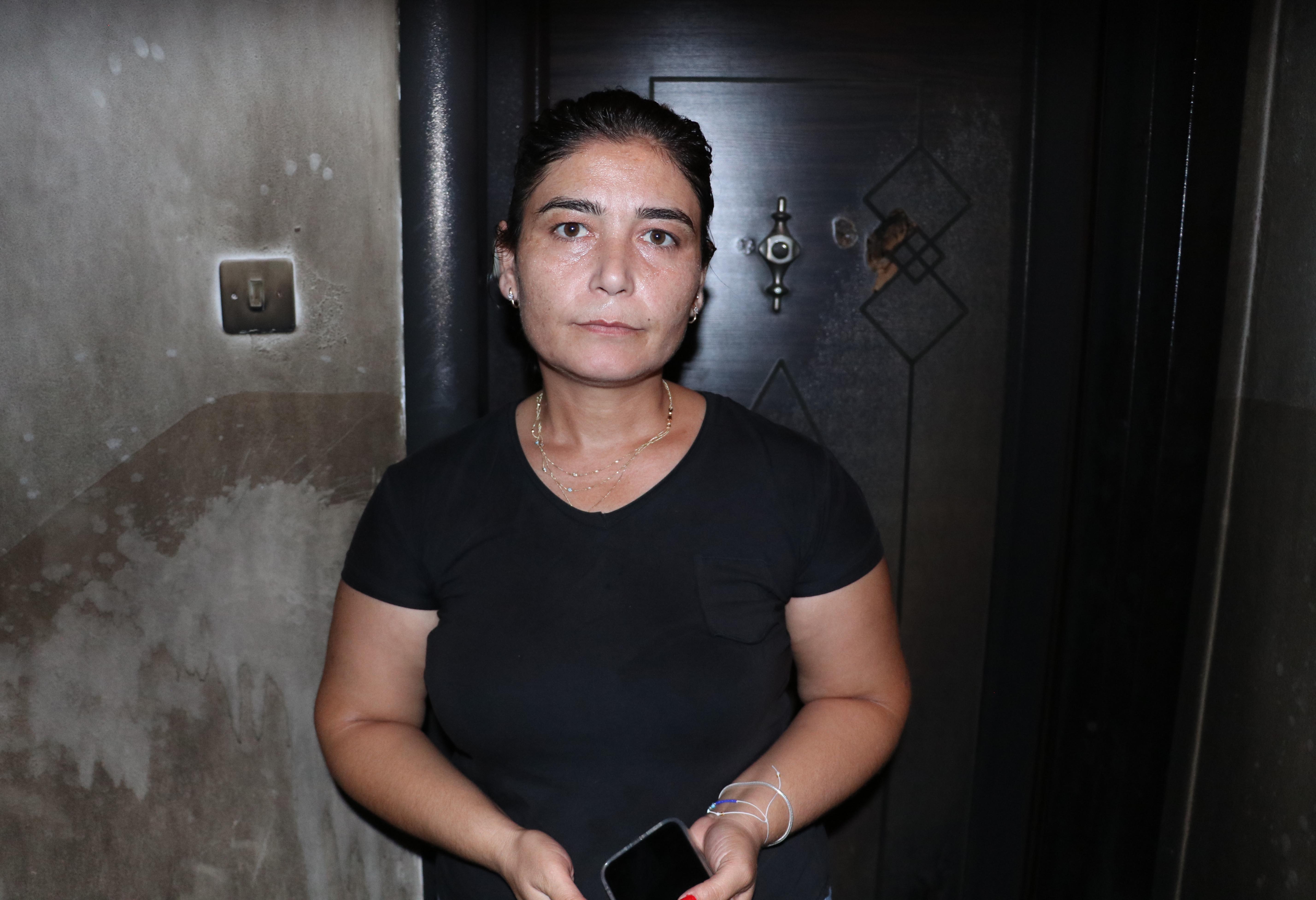 Komşusunun kapısına tiner döküp yaktı