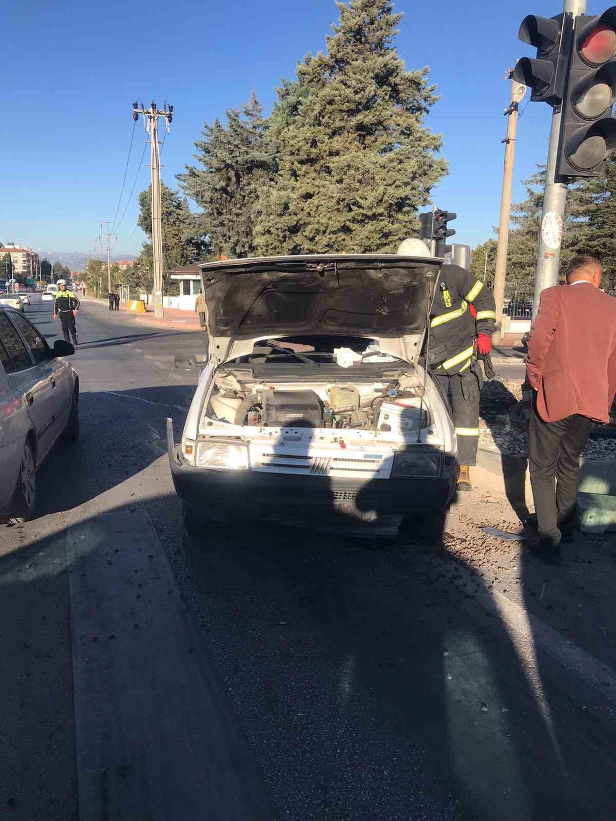 Kontrolden çıkan otomobil elektrik direğine çarptı: 1 yaralı