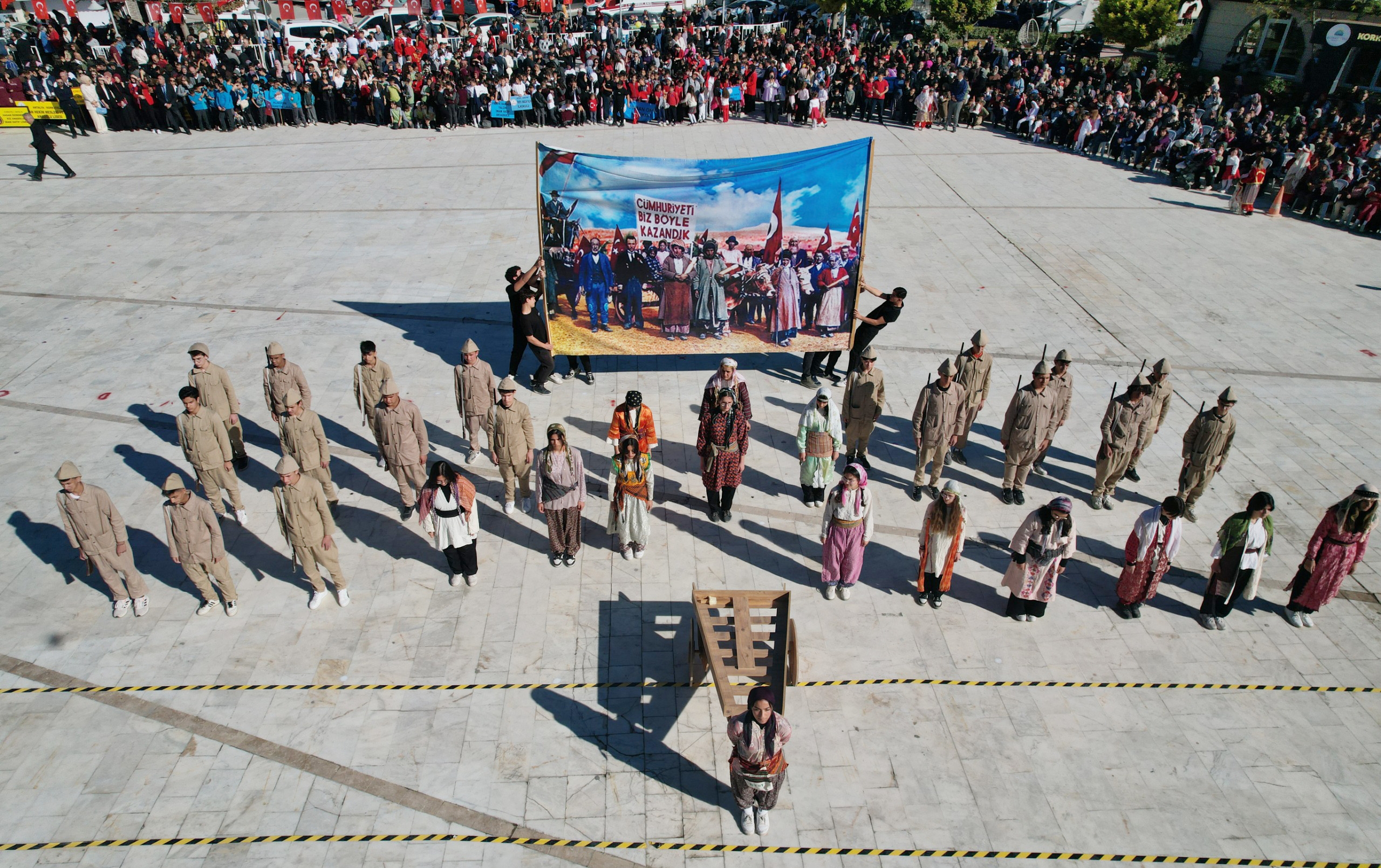 Korkuteli Cumhuriyet Bayramı'nı coşkuyla kutladı