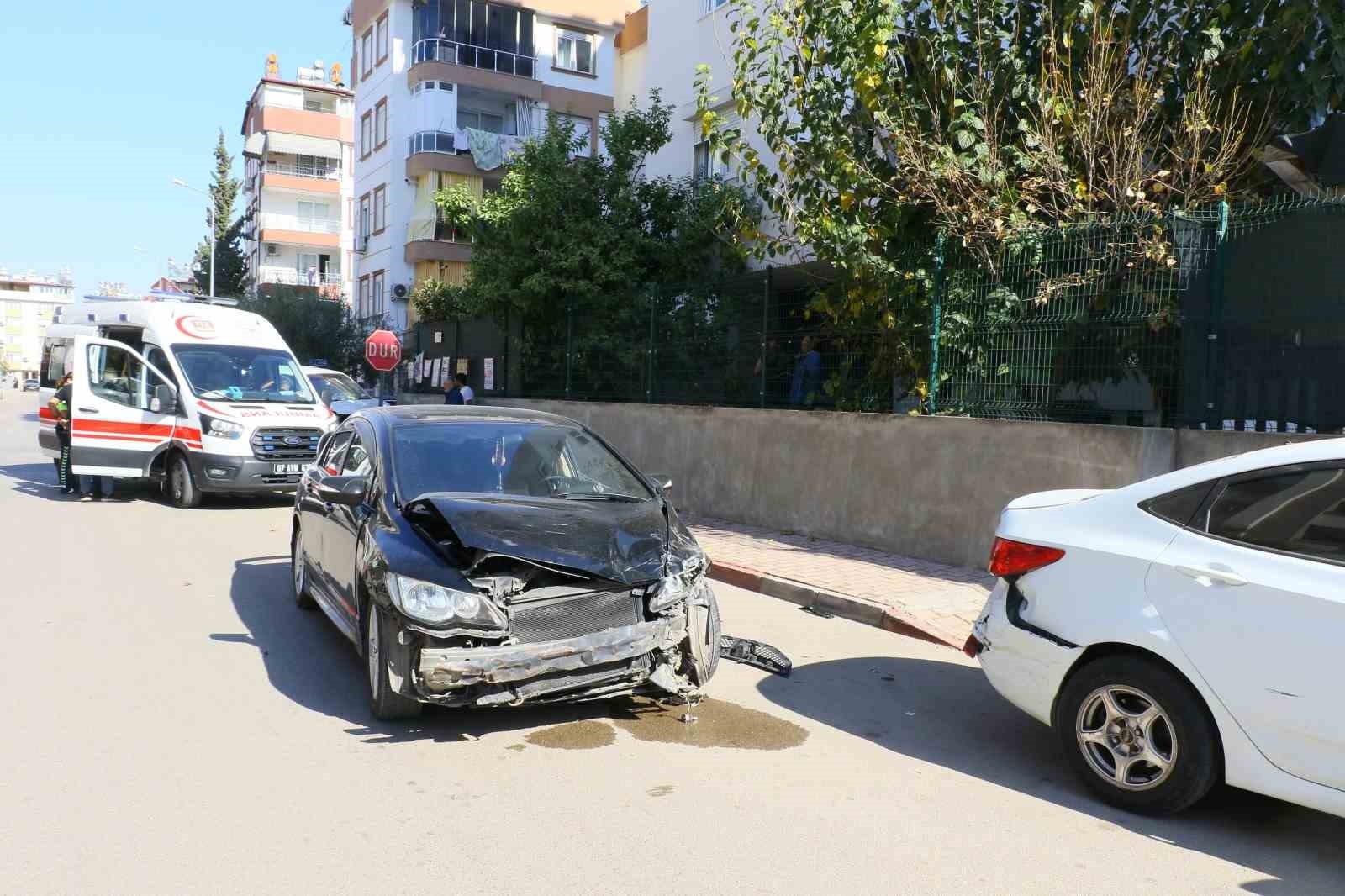 Mahalleli isyan etti: "Dur tabelasını takan yok"