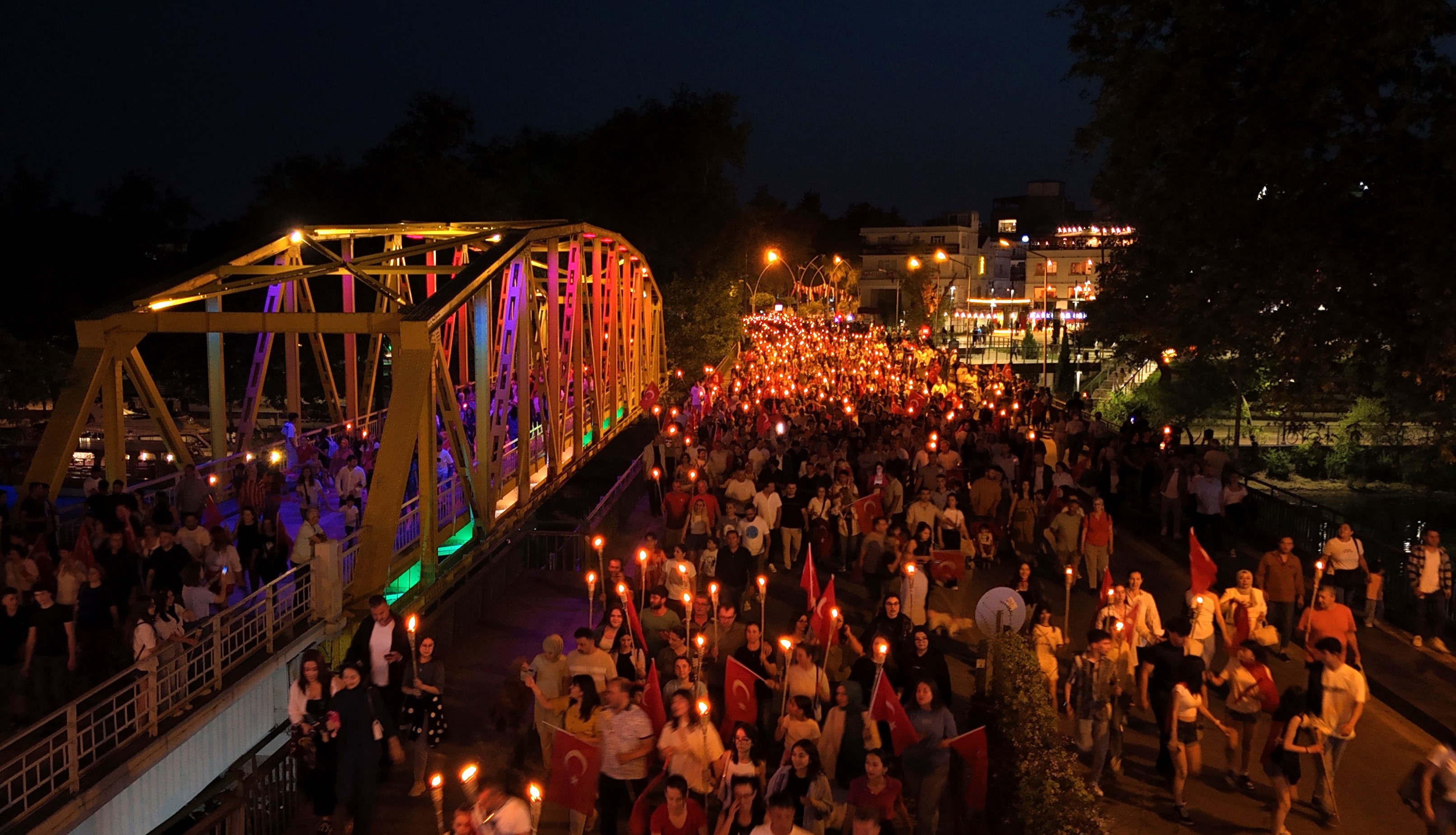 Manavgat'ta fener alayı, kortej ve konserli kutlama
