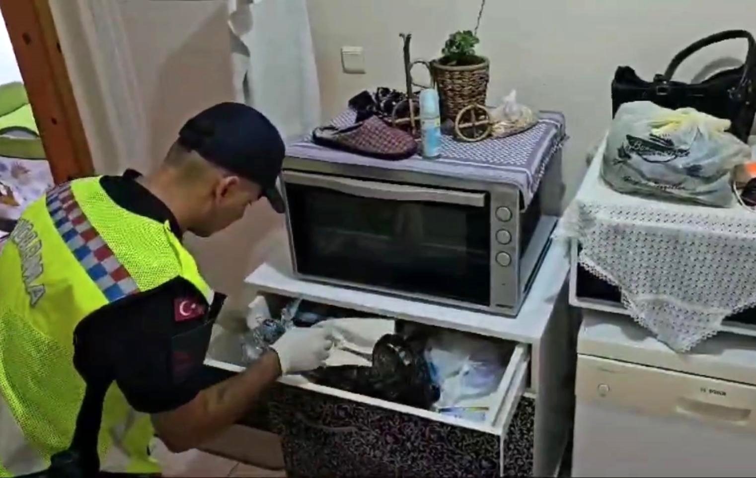 Mersin'de jandarmadan uyuşturucu operasyonu: 2 tutuklu