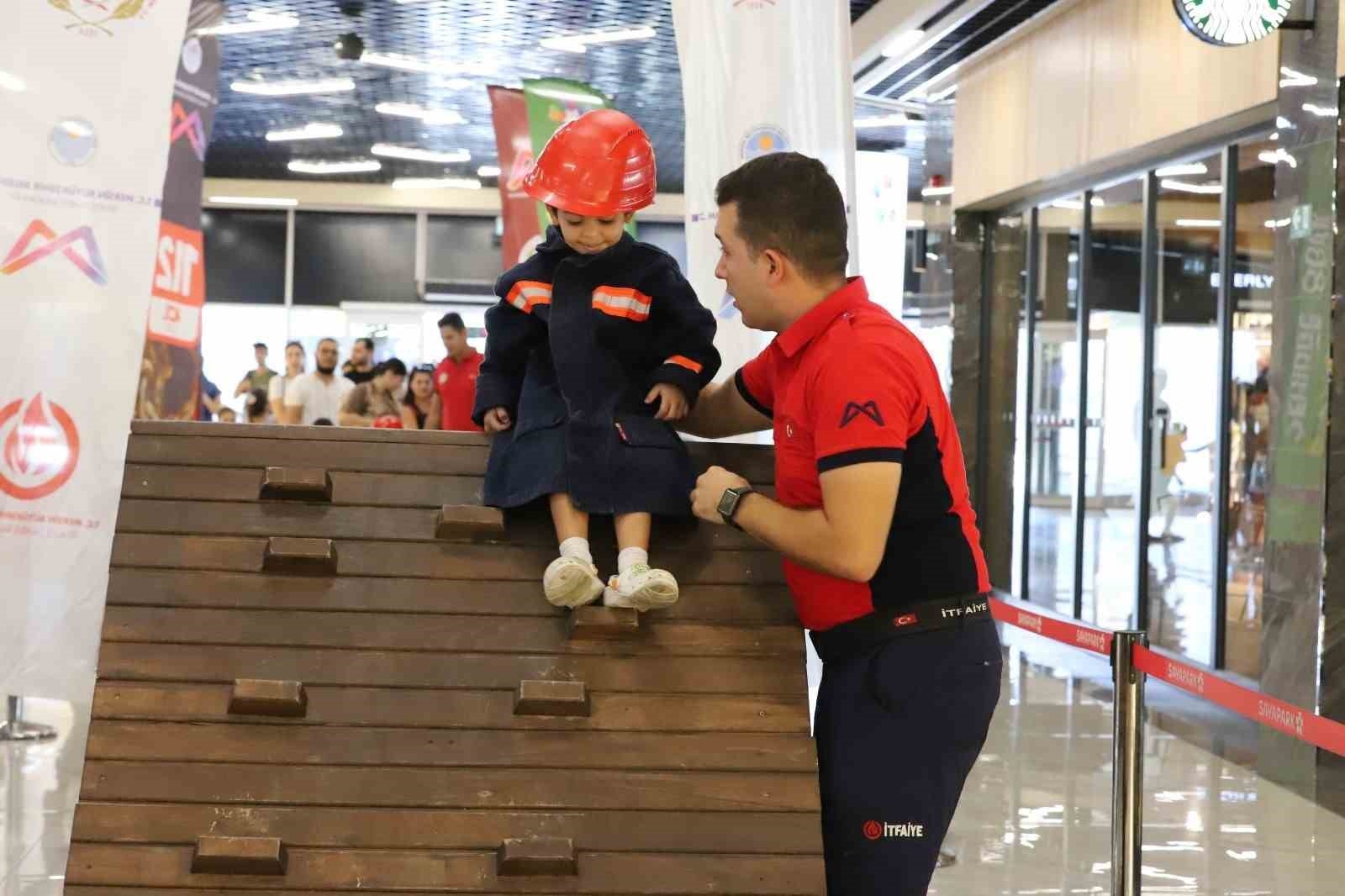Minikler 1 saatliğine itfaiyeci oldu