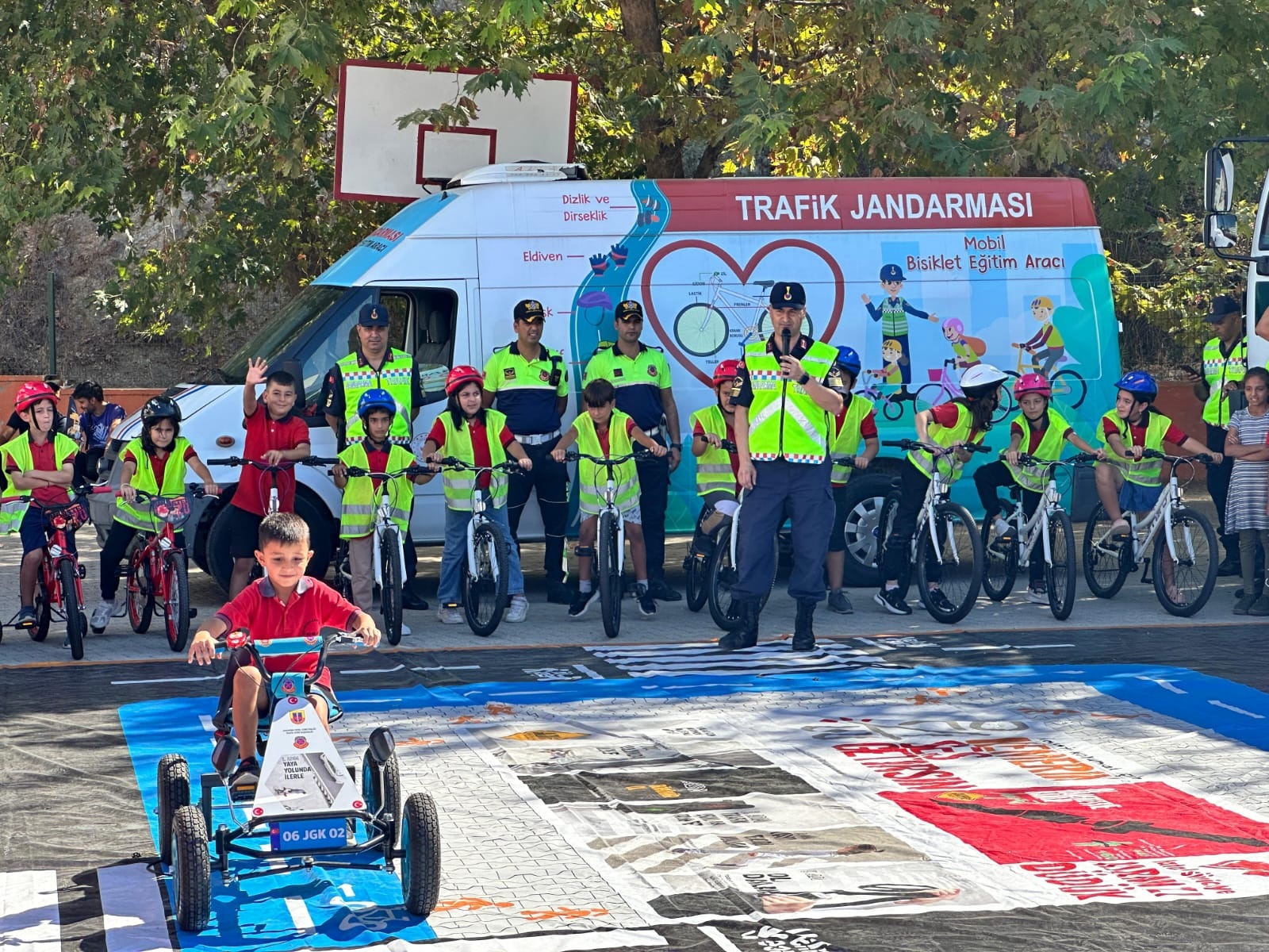 Mobil Trafik Eğitim TIR'ında farkındalık eğitimi