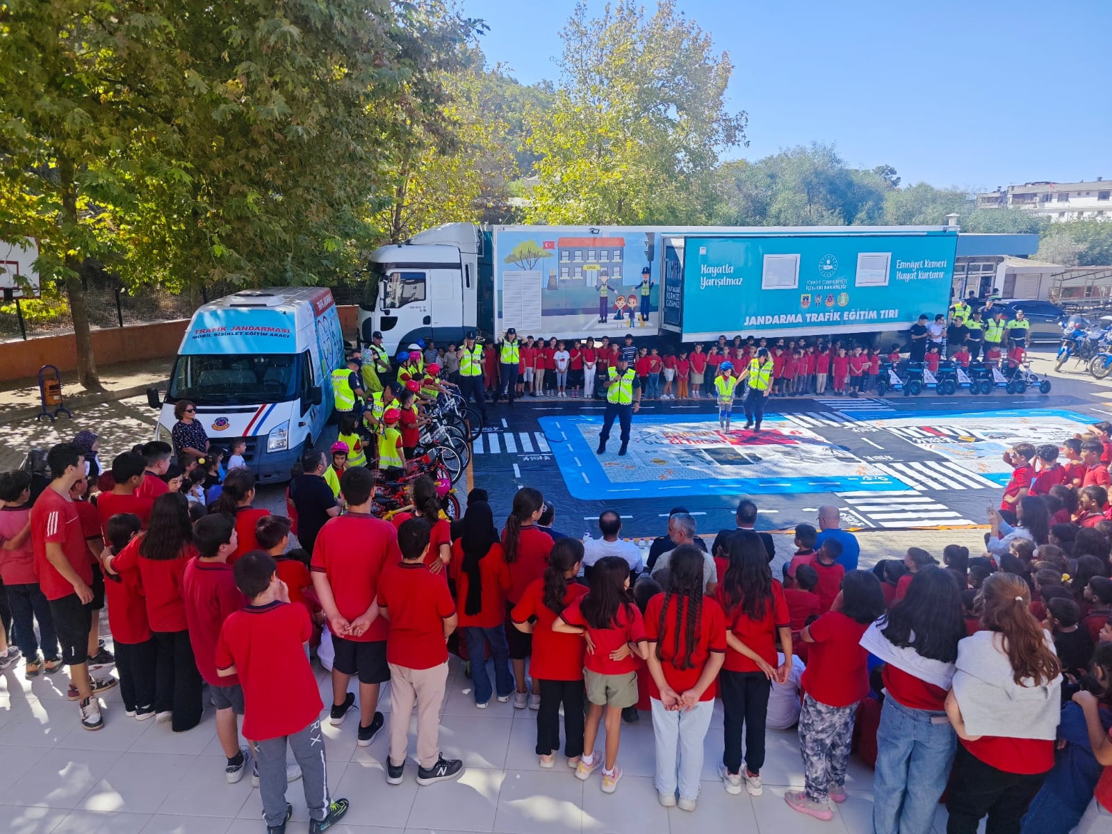 Mobil Trafik Eğitim TIR'ında farkındalık eğitimi